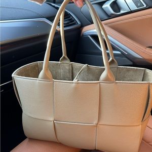 AUTHENTIC BOTTEGA VENETA ARCO TOTE